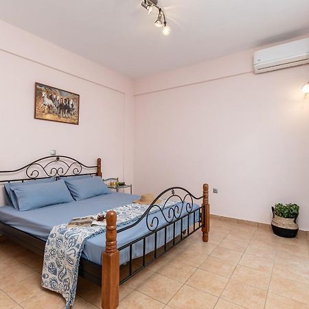 Nick & Debbie'S Two-Storey Apartment Melanes ภายนอก รูปภาพ