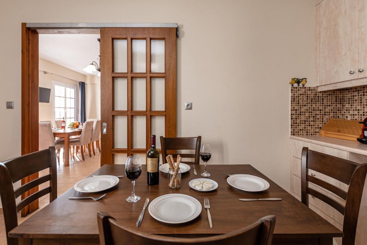 Nick & Debbie'S Two-Storey Apartment Melanes ภายนอก รูปภาพ