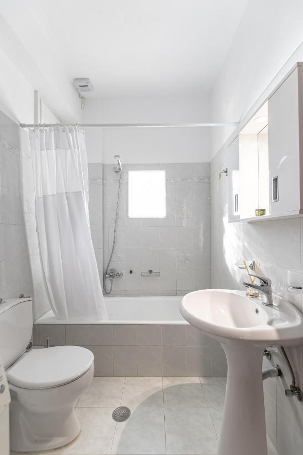 Nick & Debbie'S Two-Storey Apartment Melanes ภายนอก รูปภาพ